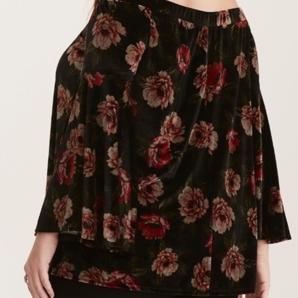 Torrid Floral Velvet Off Shoulder Bell Sleeve Top - Picture 3 of 9